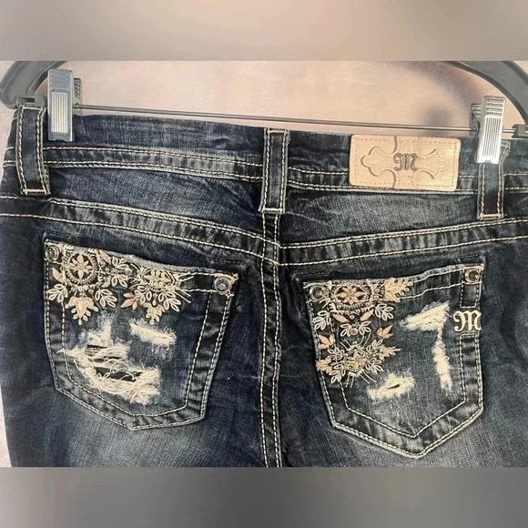 Miss Me Mid-Rise Easy Crop Size 26 - Picture 2 of 7